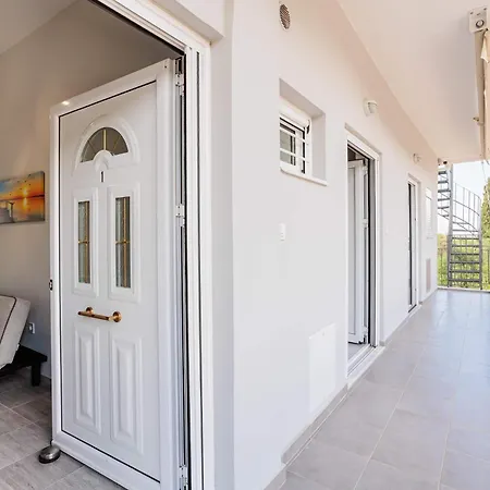Seaview And Sunsets - Beachside Retreats Apartment *