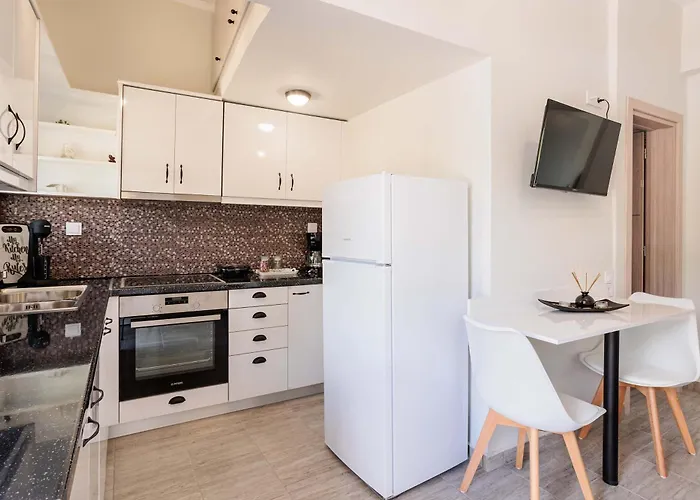 Seaview And Sunsets - Beachside Retreats